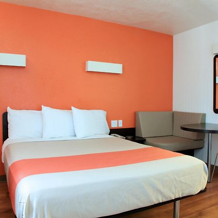 Motel 6 Old Town Scottsdale Fashion Square Exterior photo