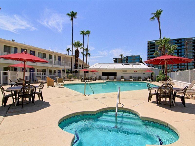 Motel 6 Old Town Scottsdale Fashion Square Exterior photo