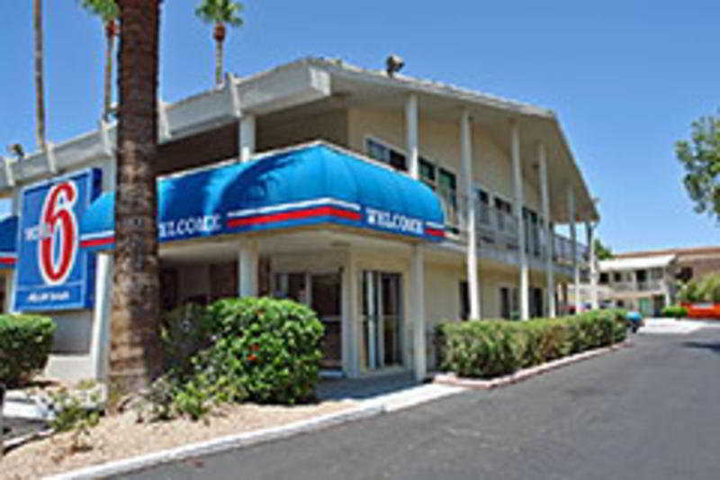 Motel 6 Old Town Scottsdale Fashion Square Exterior photo