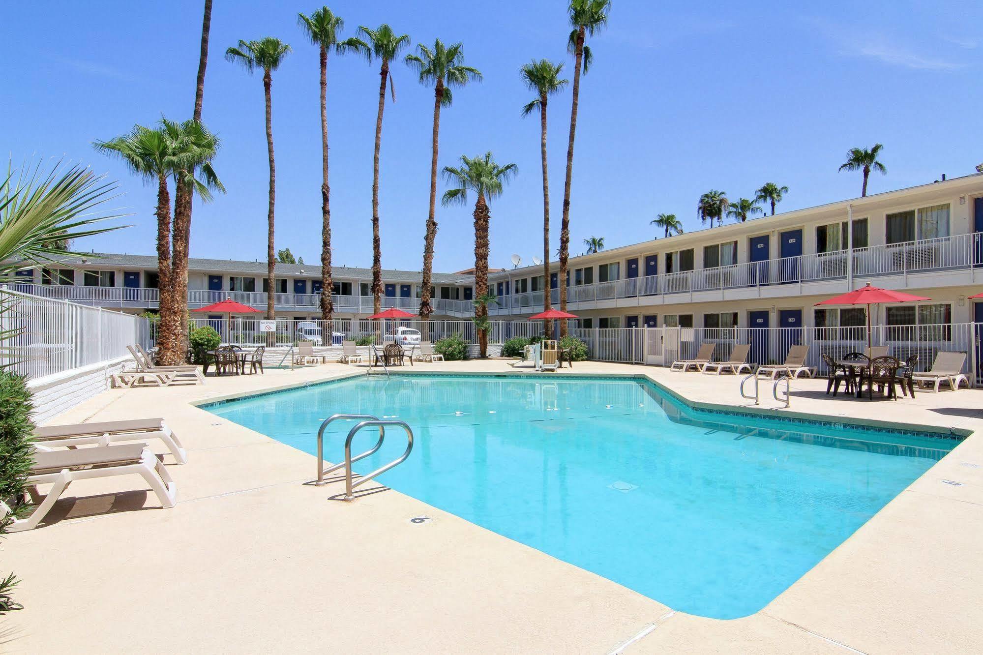 Motel 6 Old Town Scottsdale Fashion Square Exterior photo