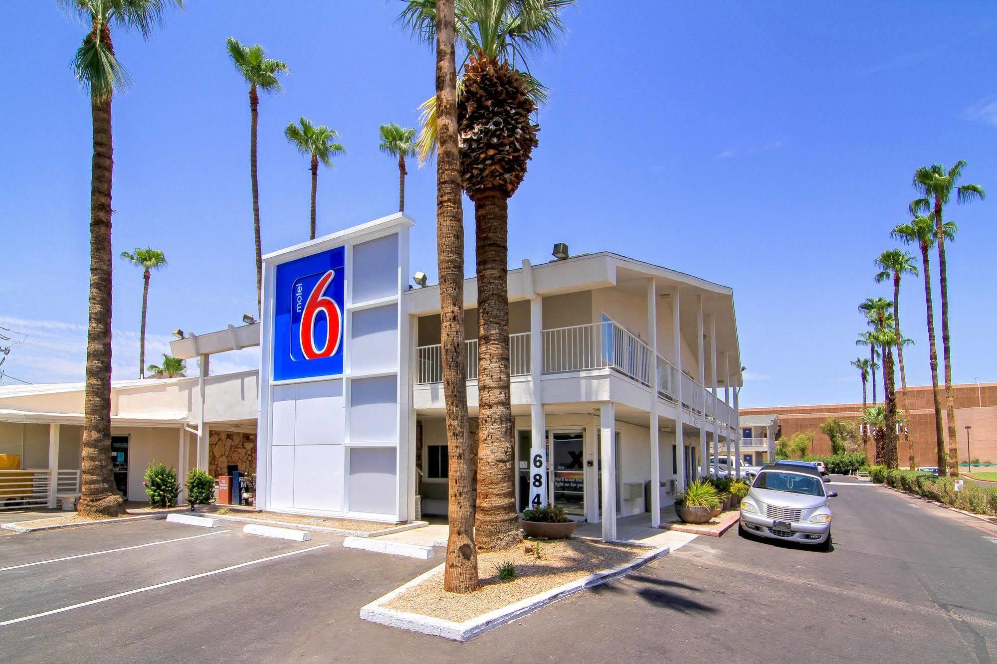 Motel 6 Old Town Scottsdale Fashion Square Exterior photo